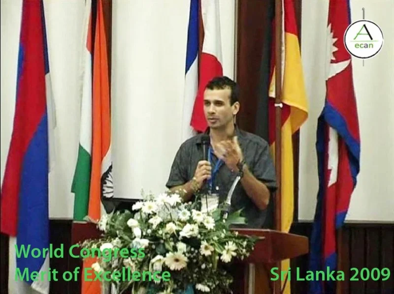 David Luján interviniendo en el 47º Congreso Mundial de Medicina Complementaria, Sri Lanka 2009